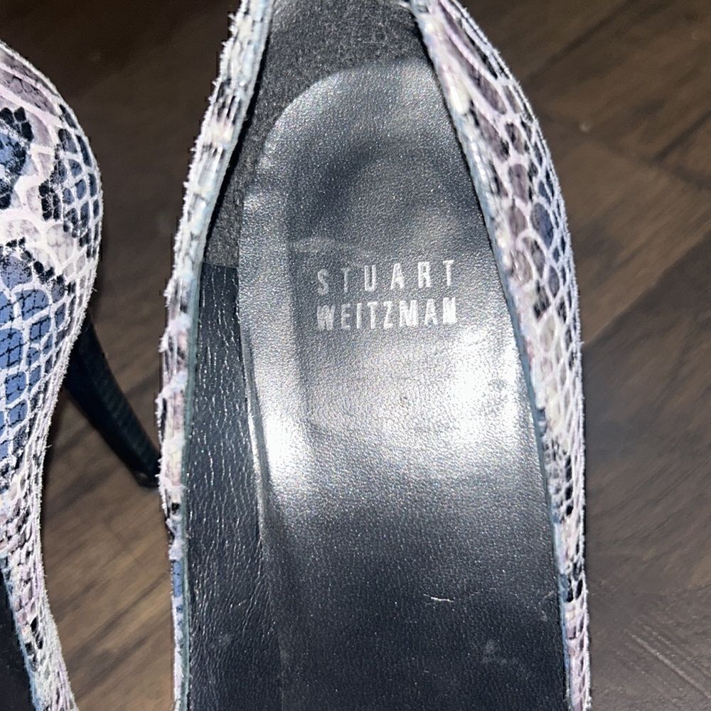 STUART WEITZMAN Grey/Purple/Blue Snake Print Stiletto Heels 5”heel Sz 8.5 GUC - Picture 3 of 9